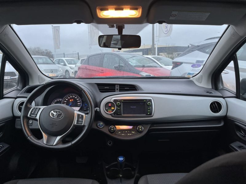 TOYOTA YARIS III 1.5 HYBRID 100h BUSINESS