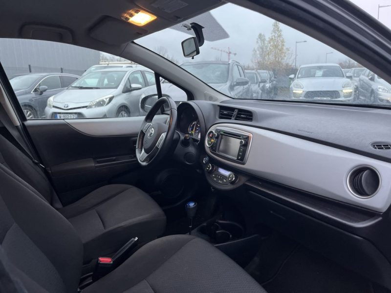 TOYOTA YARIS III 1.5 HYBRID 100h BUSINESS