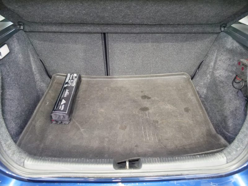 TOYOTA COROLLA 1.6 COMPACT LUNA 2003