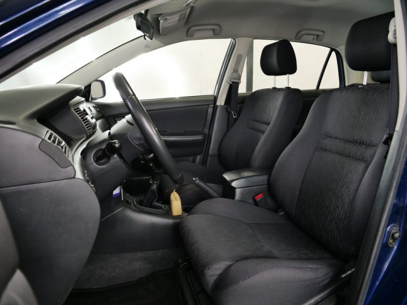 TOYOTA COROLLA 1.6 COMPACT LUNA 2003