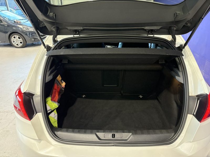 Peugeot 308 1.2 130 GT-LINE  - Carplay - feux led - suivie PSA - distribution OK  