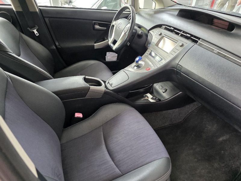 TOYOTA PRIUS 136H DYNAMIC 17 2012