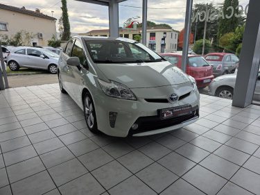 TOYOTA PRIUS 136H DYNAMIC 17 2012
