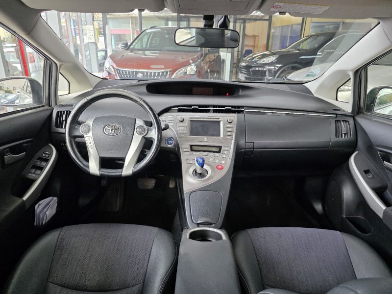 TOYOTA PRIUS 136H DYNAMIC 17 2012