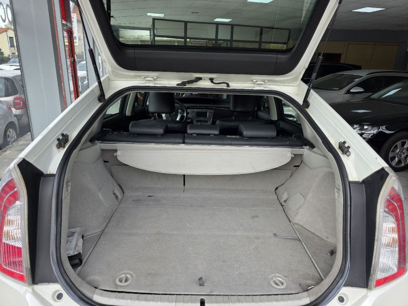 TOYOTA PRIUS 136H DYNAMIC 17 2012