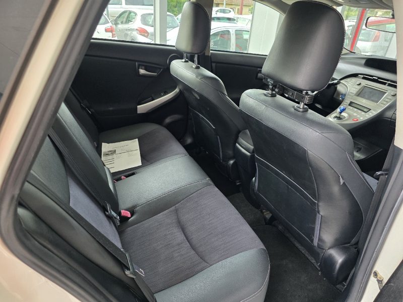 TOYOTA PRIUS 136H DYNAMIC 17 2012