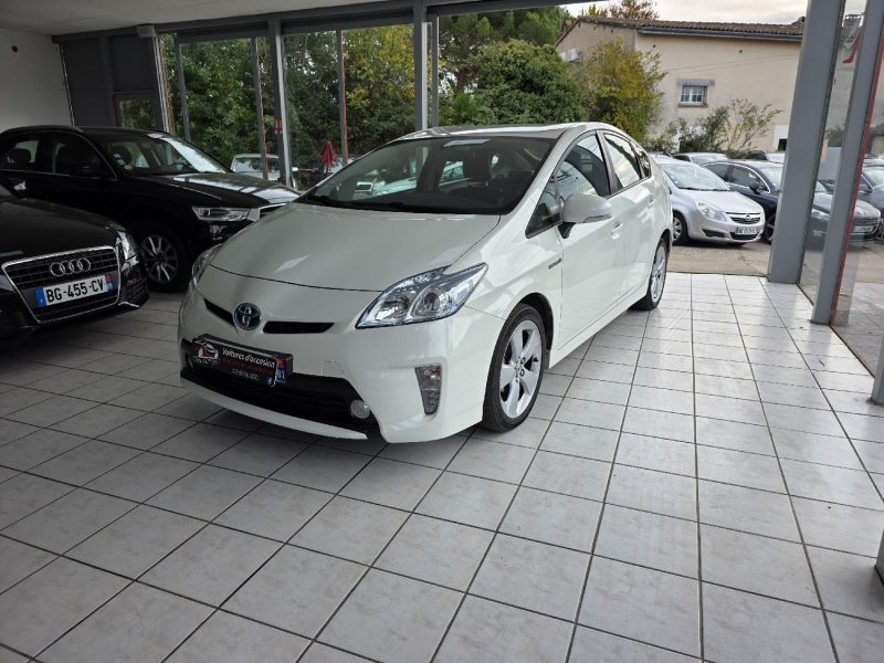 TOYOTA PRIUS 136H DYNAMIC 17 2012