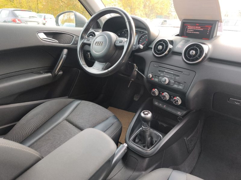 AUDI A1 1.6 TDI 105CH FAP AMBITION 2011
