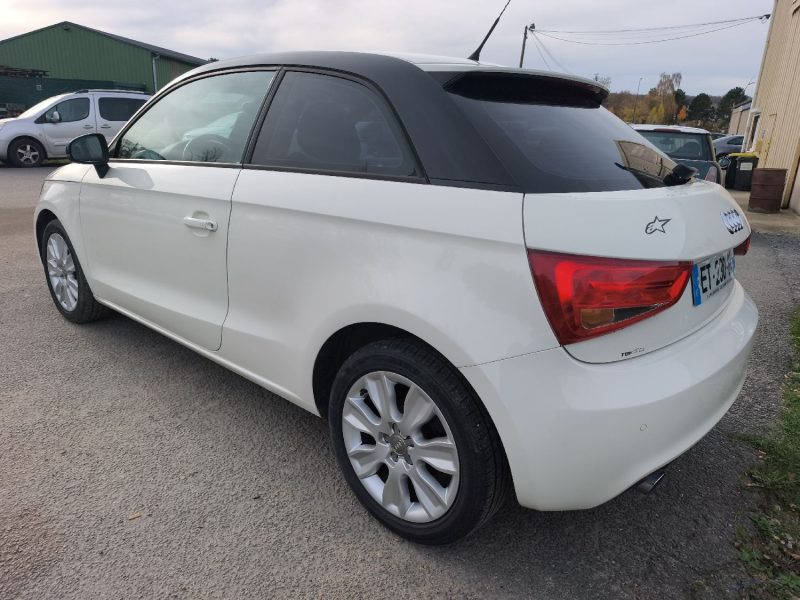 AUDI A1 1.6 TDI 105CH FAP AMBITION 2011