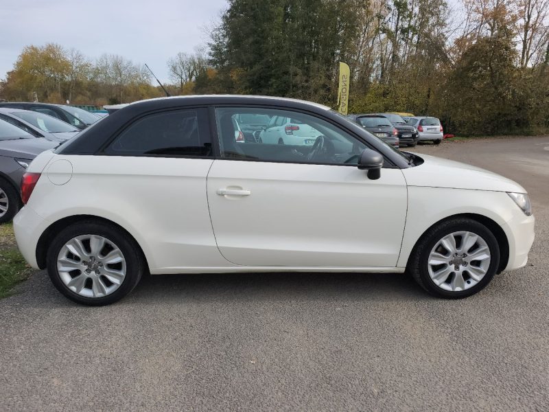 AUDI A1 1.6 TDI 105CH FAP AMBITION 2011