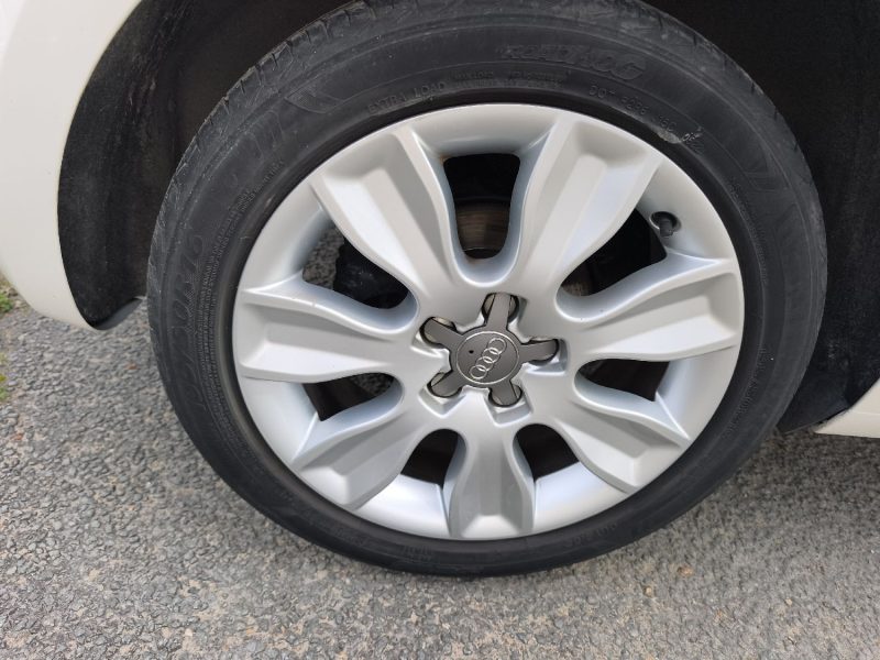 AUDI A1 1.6 TDI 105CH FAP AMBITION 2011