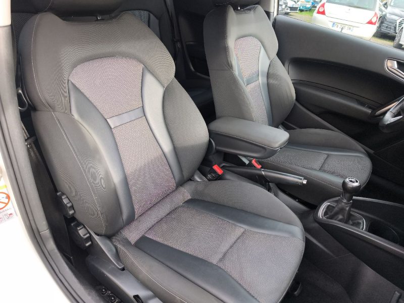 AUDI A1 1.6 TDI 105CH FAP AMBITION 2011