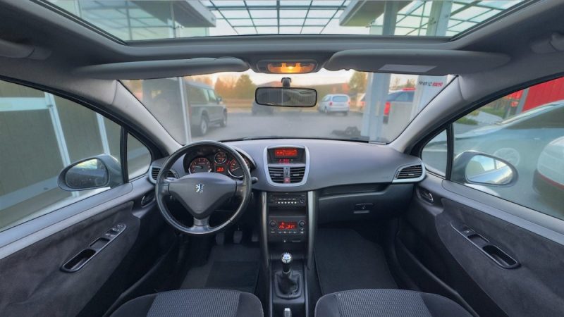 PEUGEOT  207 1.4  5PORTES 1ER MAIN TOIT PANORAMIQUE, CLIM AUTO, REGULATEUR