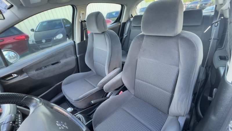 PEUGEOT  207 1.4  5PORTES 1ER MAIN TOIT PANORAMIQUE, CLIM AUTO, REGULATEUR