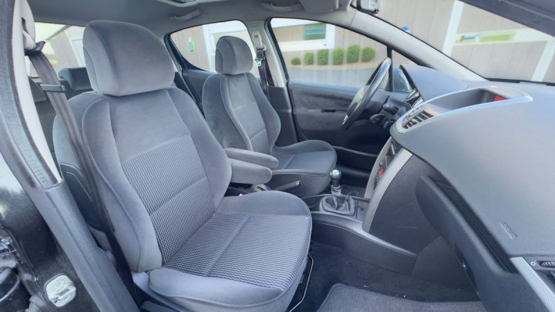 PEUGEOT  207 1.4  5PORTES 1ER MAIN TOIT PANORAMIQUE, CLIM AUTO, REGULATEUR