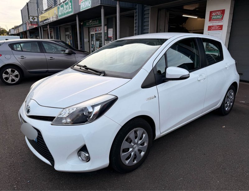 TOYOTA YARIS III  1.5 VVTI 16V HSD HYBRID 100H E-CVT 75 CV - 1ÈRE MAIN -HISTORIQUE DISPONIBLE - GARANTIE 12 MOIS 