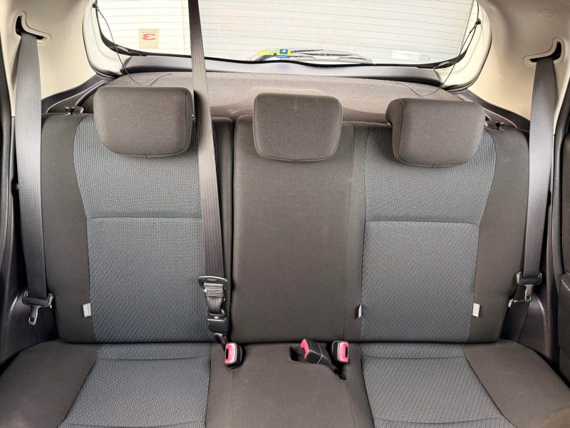 TOYOTA YARIS III  1.5 VVTI 16V HSD HYBRID 100H E-CVT 75 CV - 1ÈRE MAIN -HISTORIQUE DISPONIBLE - GARANTIE 12 MOIS 