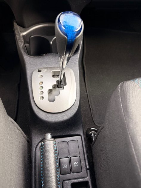 TOYOTA YARIS III  1.5 VVTI 16V HSD HYBRID 100H E-CVT 75 CV - 1ÈRE MAIN -HISTORIQUE DISPONIBLE - GARANTIE 12 MOIS 