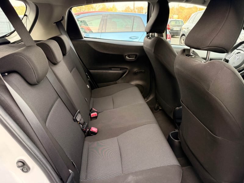 TOYOTA YARIS III  1.5 VVTI 16V HSD HYBRID 100H E-CVT 75 CV - 1ÈRE MAIN -HISTORIQUE DISPONIBLE - GARANTIE 12 MOIS 