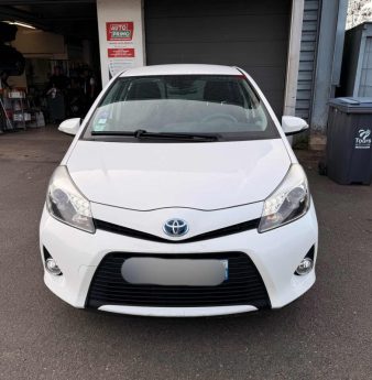 TOYOTA YARIS III  1.5 VVTI 16V HSD HYBRID 100H E-CVT 75 CV - 1ÈRE MAIN -HISTORIQUE DISPONIBLE - GARANTIE 12 MOIS 