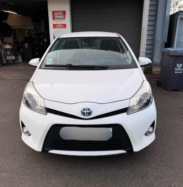 TOYOTA YARIS III  1.5 VVTI 16V HSD HYBRID 100H E-CVT 75 CV - 1ÈRE MAIN -HISTORIQUE DISPONIBLE - GARANTIE 12 MOIS 