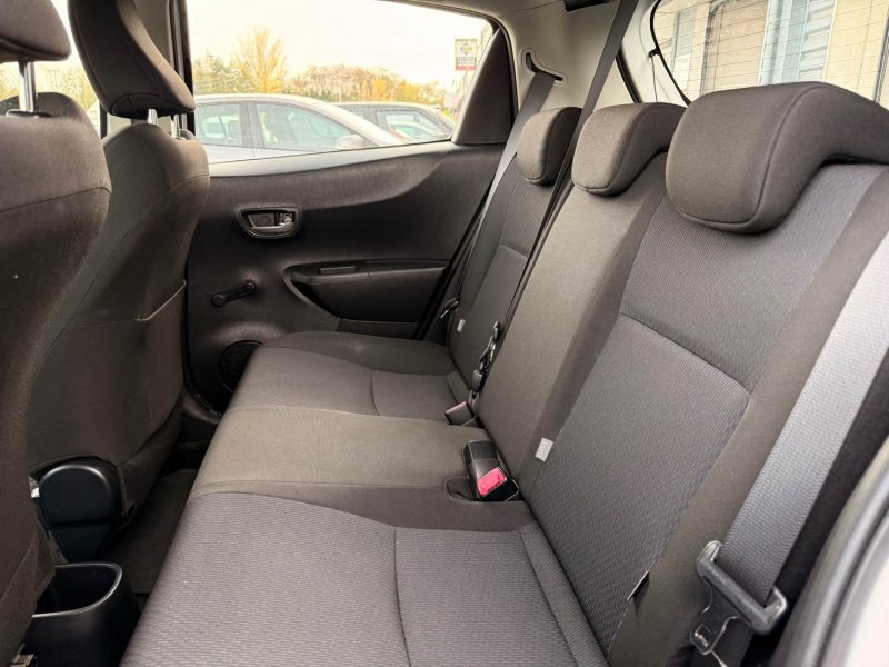 TOYOTA YARIS III  1.5 VVTI 16V HSD HYBRID 100H E-CVT 75 CV - 1ÈRE MAIN -HISTORIQUE DISPONIBLE - GARANTIE 12 MOIS 