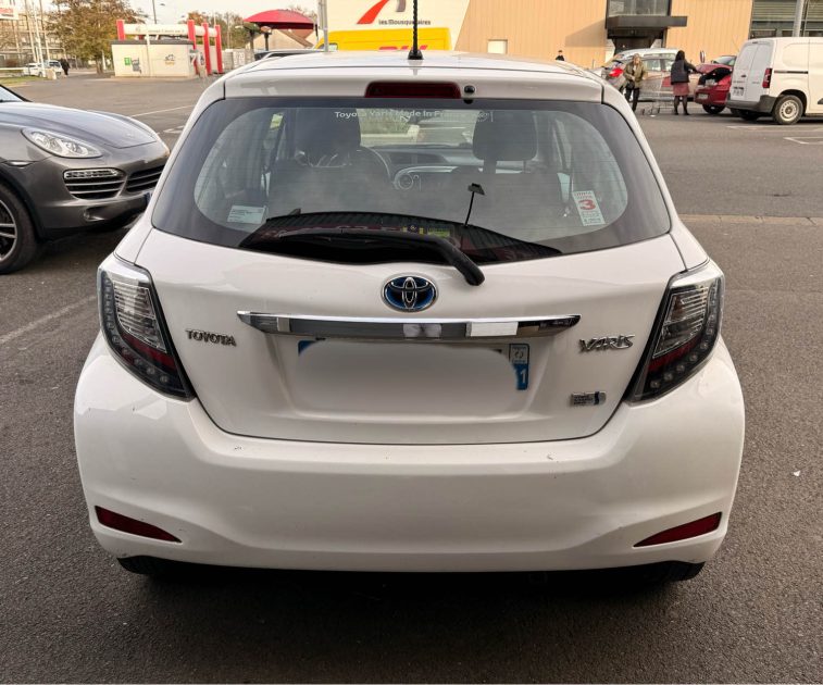 TOYOTA YARIS III  1.5 VVTI 16V HSD HYBRID 100H E-CVT 75 CV - 1ÈRE MAIN -HISTORIQUE DISPONIBLE - GARANTIE 12 MOIS 
