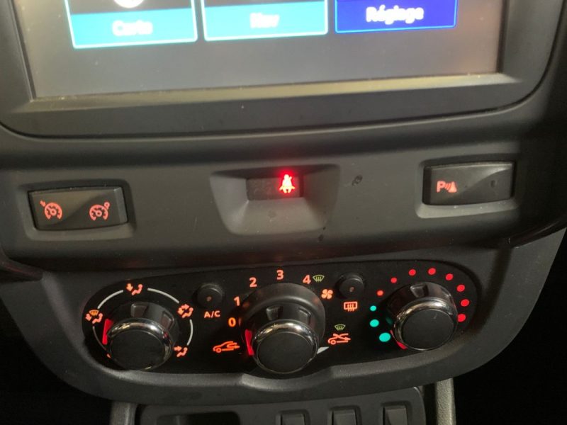 DACIA DUSTER 1.5 DCI 110CH BLACK TOUCH 4X2 1er MAIN 