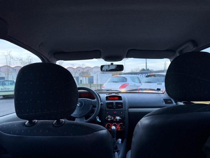 RENAULT CLIO CLIO CONFORT DYNAMIQUE 1.5DCI 70 2006