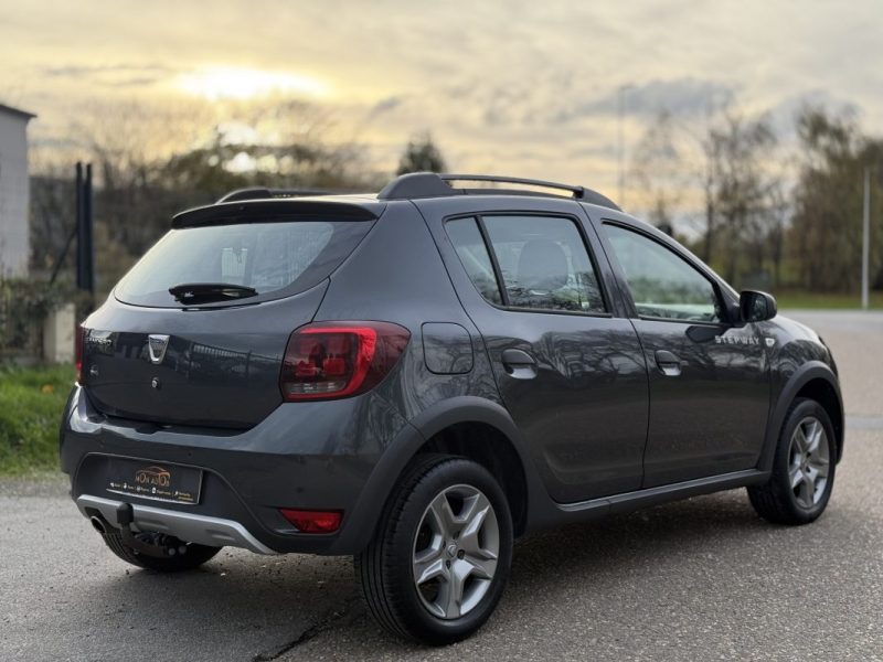 Dacia Sandero Stepway GPL 100ch – Navigation/GPS – Premier main – Attache-remorque