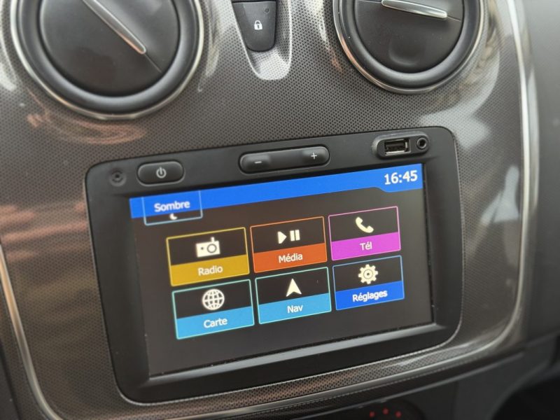 Dacia Sandero Stepway GPL 100ch – Navigation/GPS – Premier main – Attache-remorque