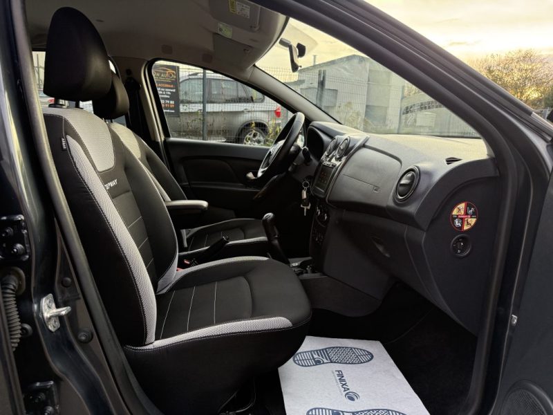 Dacia Sandero Stepway GPL 100ch – Navigation/GPS – Premier main – Attache-remorque