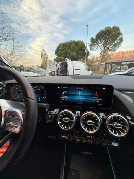 MERCEDES CLASSE B 180 AMG LINE 136CH - Entretien complet - Faible KM - PREMIERE MAIN 