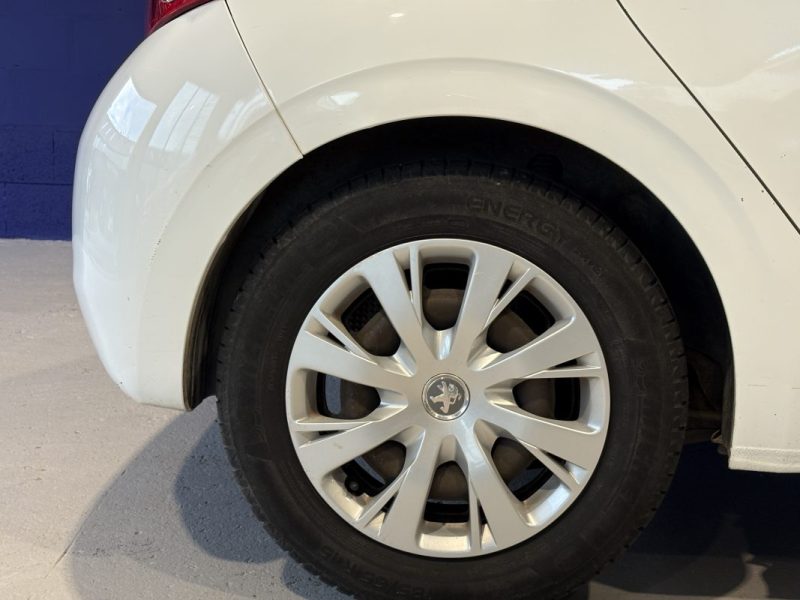 PEUGEOT 208 Société 2 places 1.4 HDI 68ch - idéal jeune permis - tva récupérable 