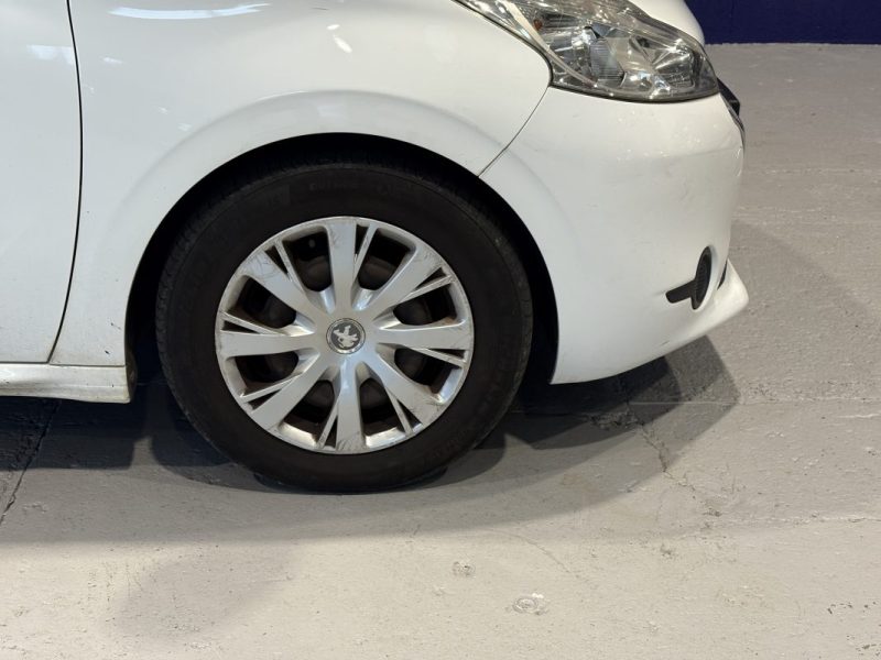 PEUGEOT 208 Société 2 places 1.4 HDI 68ch - idéal jeune permis - tva récupérable 
