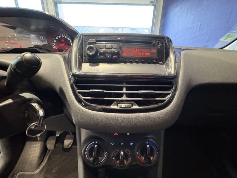 PEUGEOT 208 Société 2 places 1.4 HDI 68ch - idéal jeune permis - tva récupérable 