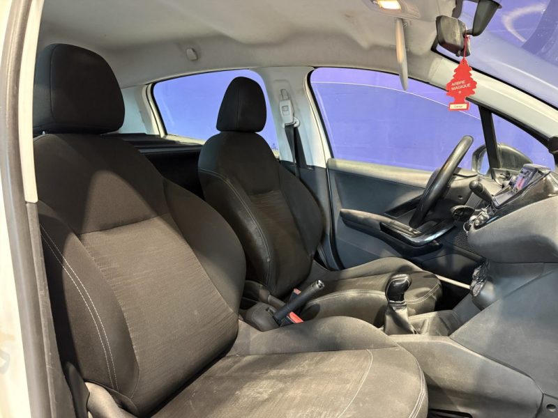 PEUGEOT 208 Société 2 places 1.4 HDI 68ch - idéal jeune permis - tva récupérable 