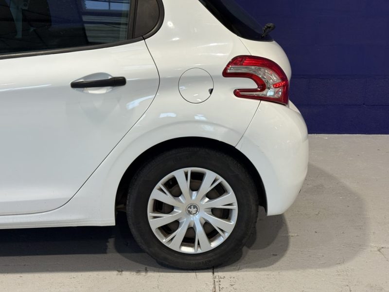 PEUGEOT 208 Société 2 places 1.4 HDI 68ch - idéal jeune permis - tva récupérable 