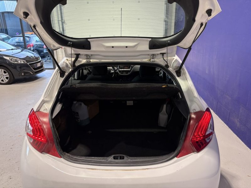 PEUGEOT 208 Société 2 places 1.4 HDI 68ch - idéal jeune permis - tva récupérable 