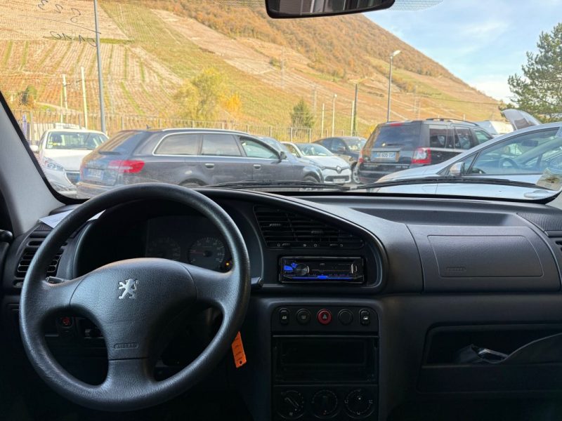 Peugeot Partner 1.6i 110 Cv Zenith Faible Kilométrage 5 Places Entretien Ok