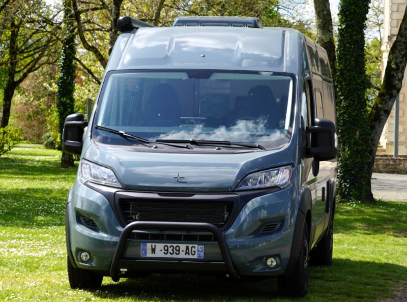 FOURGON AMÉNAGÉ TOURNE MOBIL 6.0 & 6.4 SUR PEUGEOT BOXER BLUE HDI 165 CH GARANTIE CONSTRUCTEUR