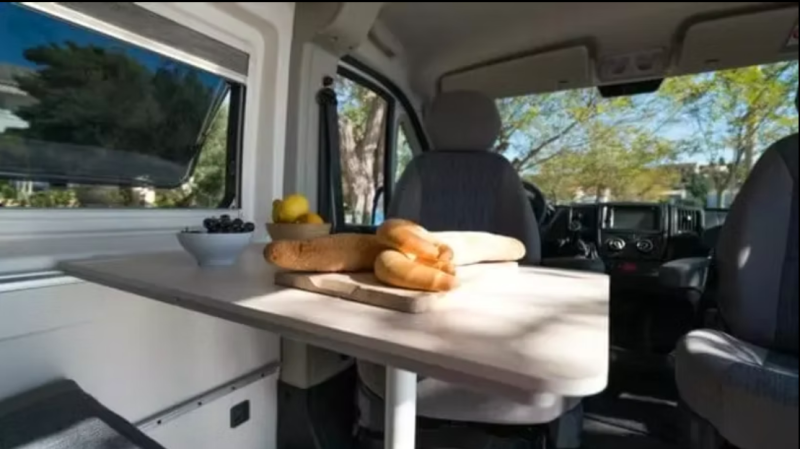 FOURGON AMÉNAGÉ TOURNE MOBIL 6.0 & 6.4 SUR PEUGEOT BOXER BLUE HDI 165 CH GARANTIE CONSTRUCTEUR