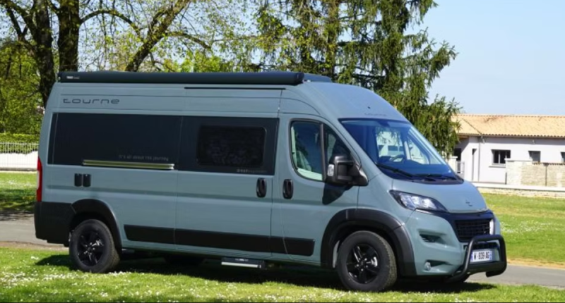 FOURGON AMÉNAGÉ TOURNE MOBIL 6.0 & 6.4 SUR PEUGEOT BOXER BLUE HDI 165 CH GARANTIE CONSTRUCTEUR