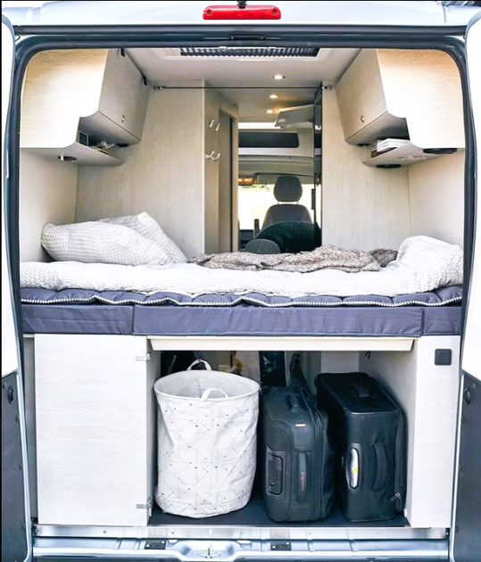 FOURGON AMÉNAGÉ TOURNE MOBIL 6.0 & 6.4 SUR PEUGEOT BOXER BLUE HDI 165 CH GARANTIE CONSTRUCTEUR