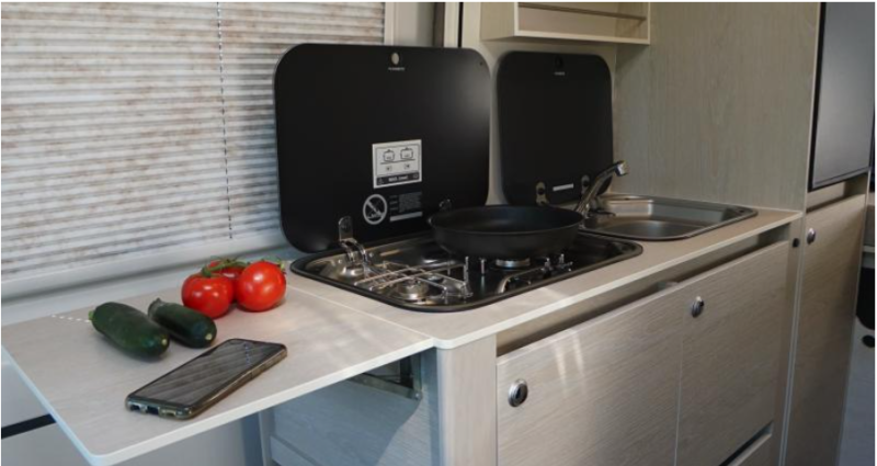 FOURGON AMÉNAGÉ TOURNE MOBIL 6.0 & 6.4 SUR PEUGEOT BOXER BLUE HDI 165 CH GARANTIE CONSTRUCTEUR