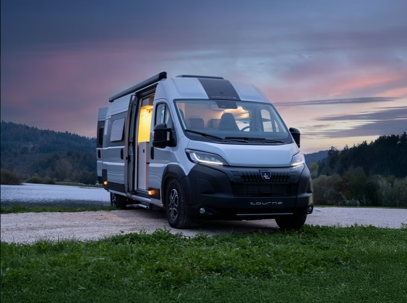FOURGON AMÉNAGÉ TOURNE MOBIL 6.0 & 6.4 SUR PEUGEOT BOXER BLUE HDI 165 CH GARANTIE CONSTRUCTEUR