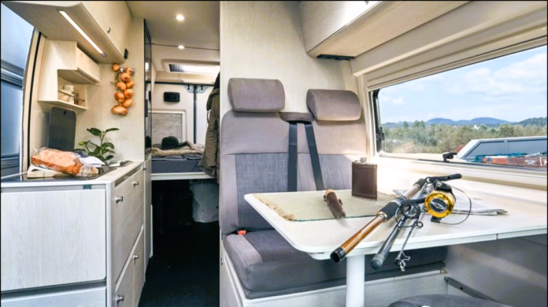 FOURGON AMÉNAGÉ TOURNE MOBIL 6.0 & 6.4 SUR PEUGEOT BOXER BLUE HDI 165 CH GARANTIE CONSTRUCTEUR