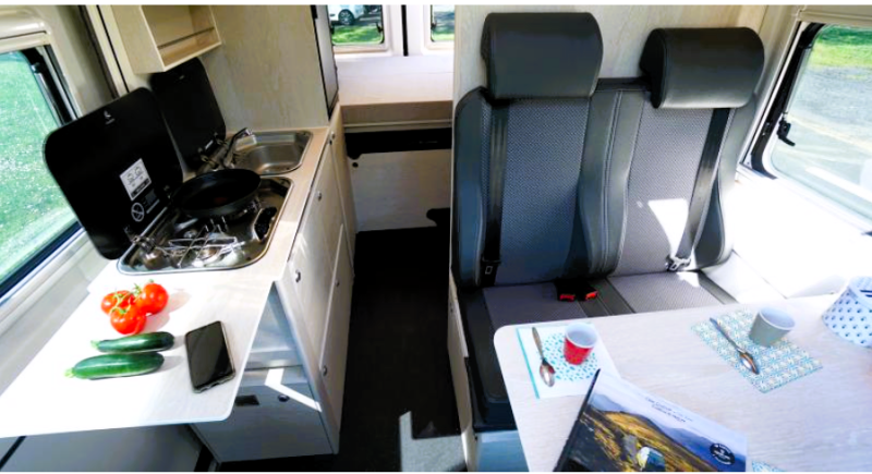 FOURGON AMÉNAGÉ TOURNE MOBIL 6.0 & 6.4 SUR PEUGEOT BOXER BLUE HDI 165 CH GARANTIE CONSTRUCTEUR