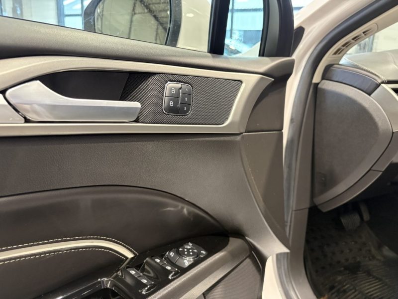 Ford mondeo 187CH  VIGNALE - Toit ouvrant - Blanc nacré  - Suivi ford 