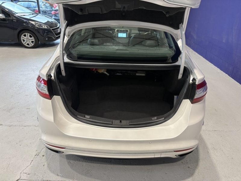 Ford mondeo 187CH  VIGNALE - Toit ouvrant - Blanc nacré  - Suivi ford 